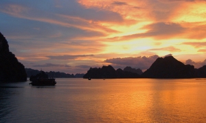 HALONG 1 DAY TRIP(4 hour on boat)